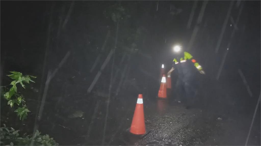 豪雨、地震接連來　中市雪山路19、7K坍方道路中斷