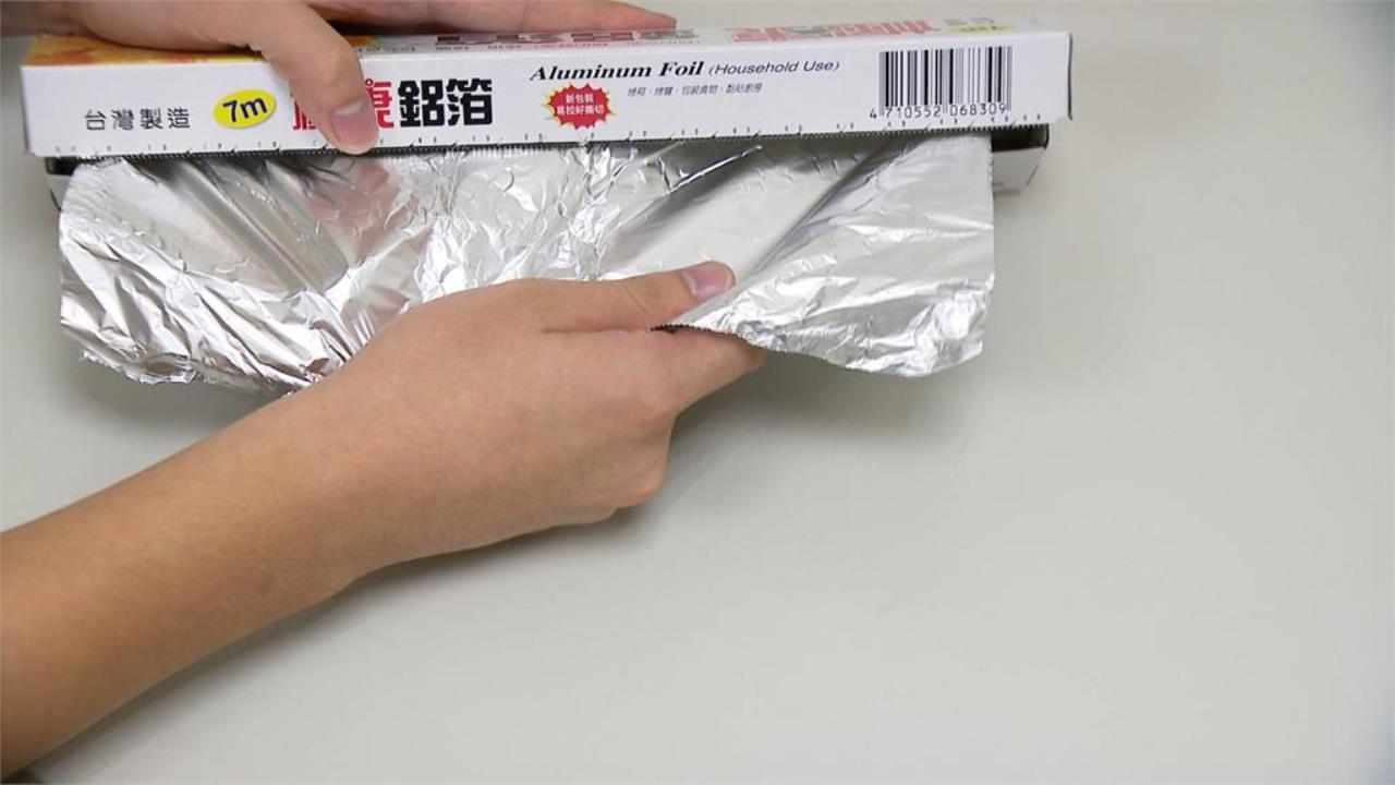 烤肉鋁箔紙「亮面、霧面」哪面朝外？食藥署解答了　1類食材恐侵蝕