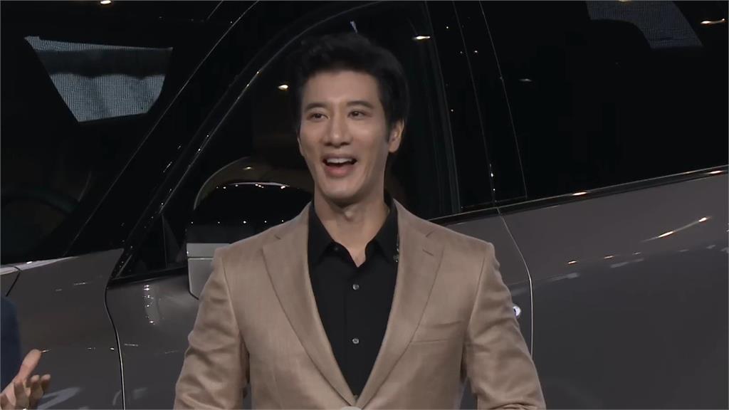 王力宏離婚後首露面「11分鐘」！強擠笑容喊「愛你們」網心疼