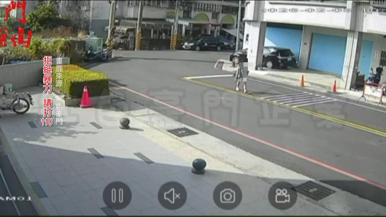 台中17歲少年冷靜換彈狂掃茶行　監視器畫面曝光