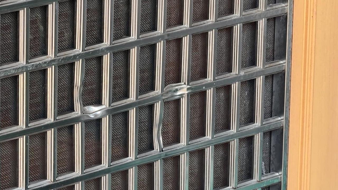 有夠烏龍!七嫌追債追錯間 砸錯民宅還狂噴辣椒水