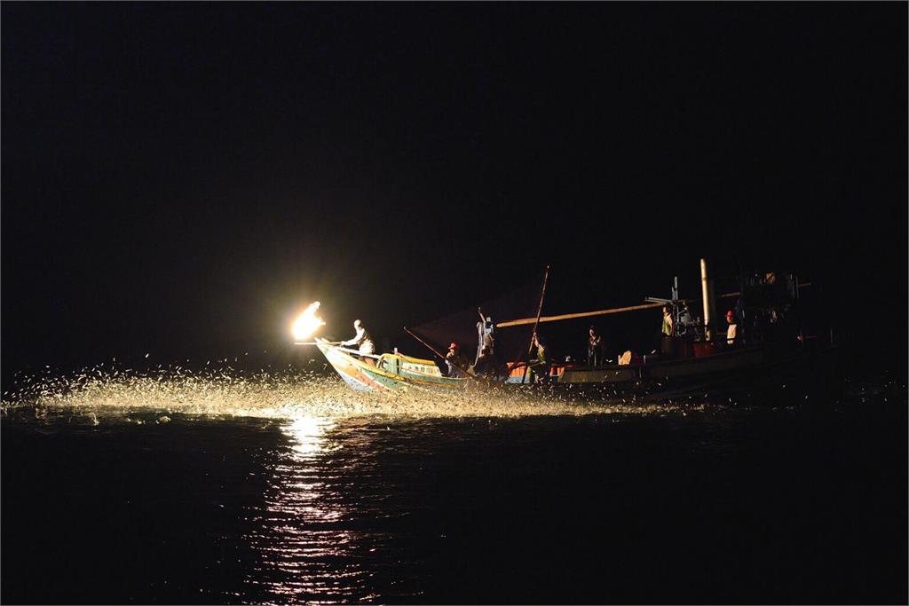 快新聞／金山磺港漁船彭佳嶼「燒成火球」　5獲救2失蹤全力搜索中