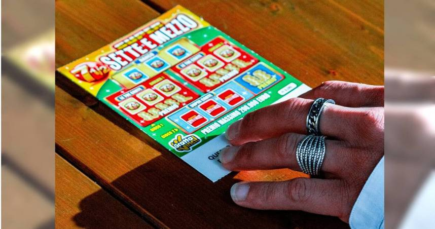 上天送的禮物！刮刮樂被挑出丟櫃台　幸運男花3百買下「爽中3千萬」