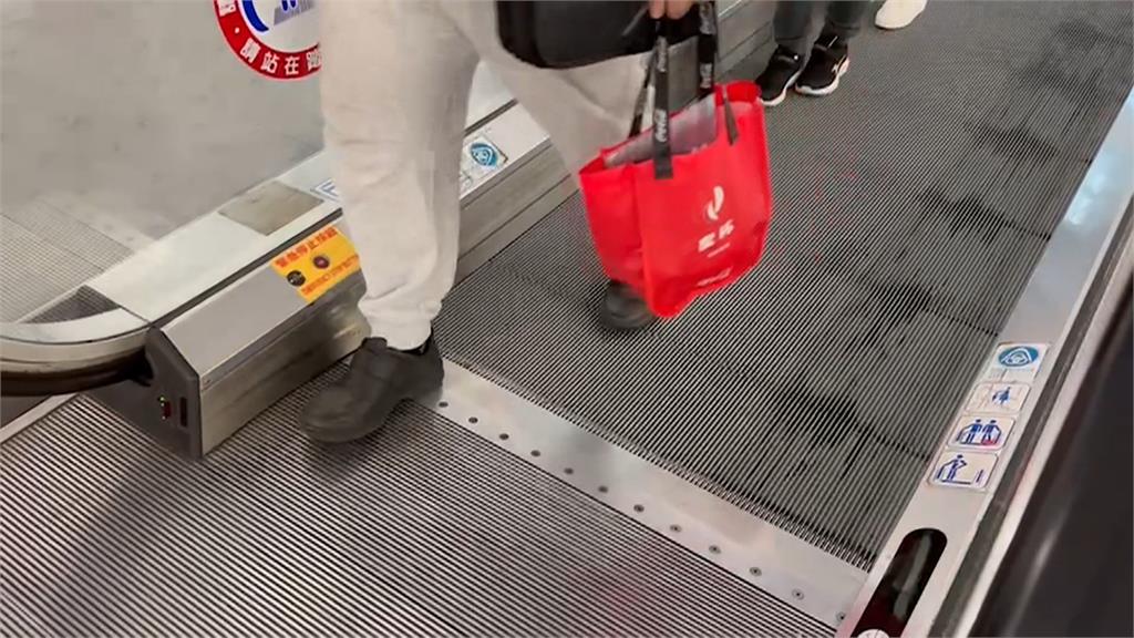 泰機場「電動步道」吞女左腳　醫師當場截肢送醫