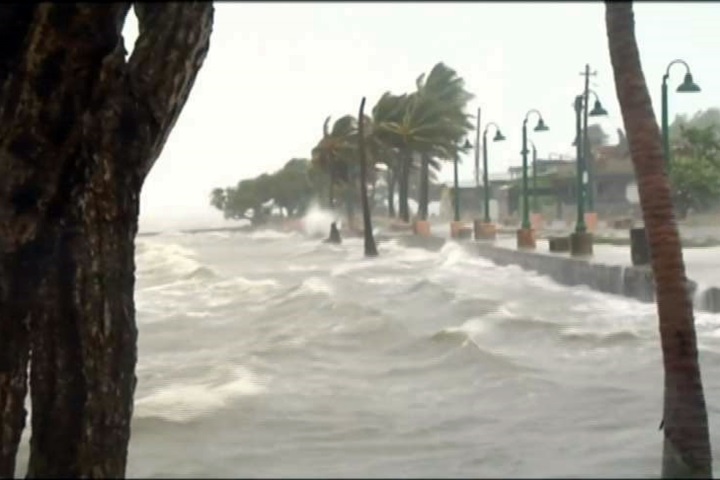怪獸颶風要來了！佛州民眾搶水、搶油大逃難