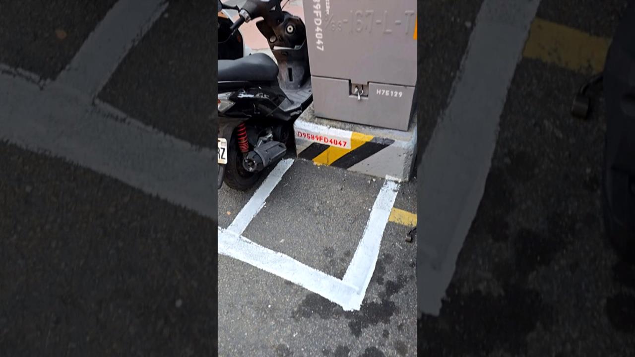 新竹迷你機車停車格引熱議　網友笑：是要停貢丸？