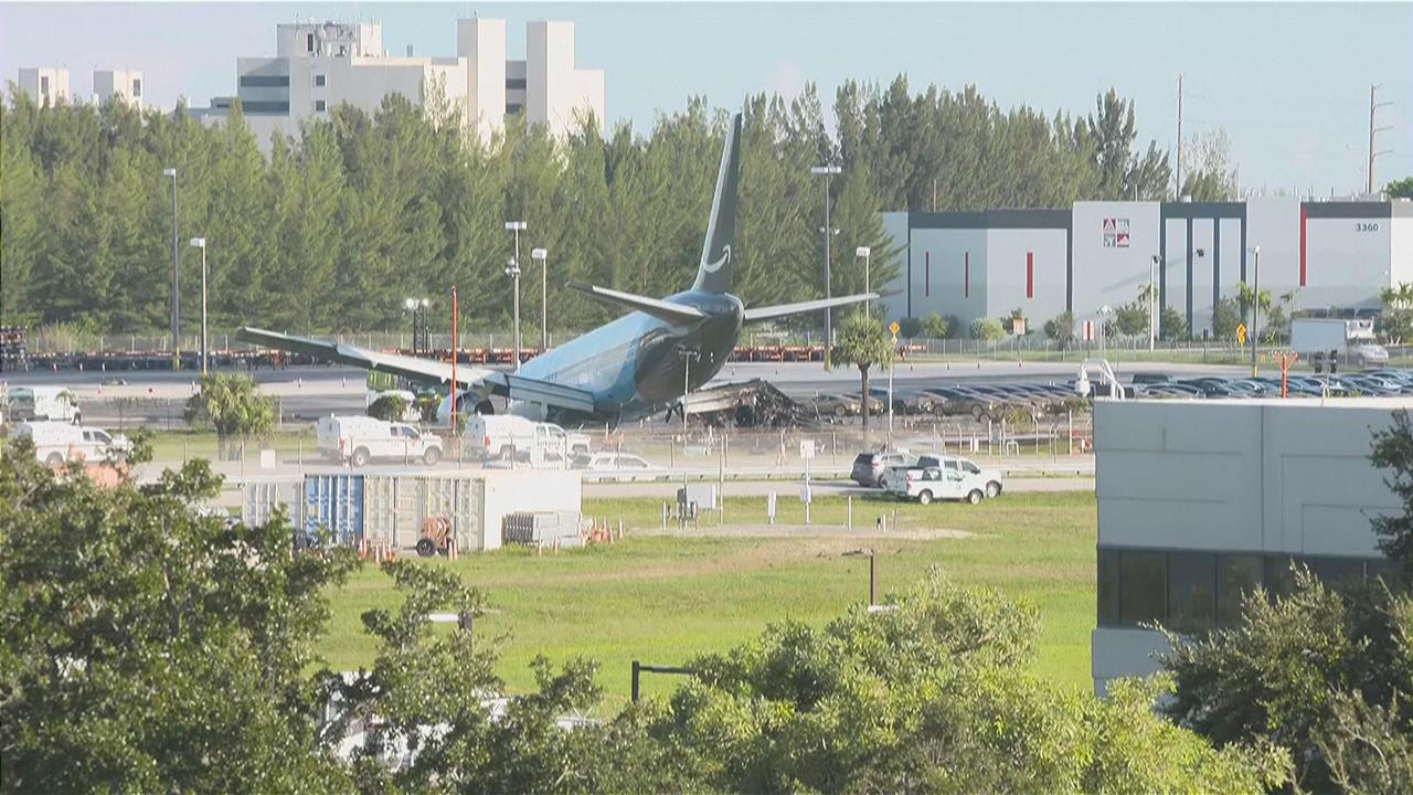 亞馬遜貨機事故驚險瞬間曝光　休旅車遭輾壓拖行