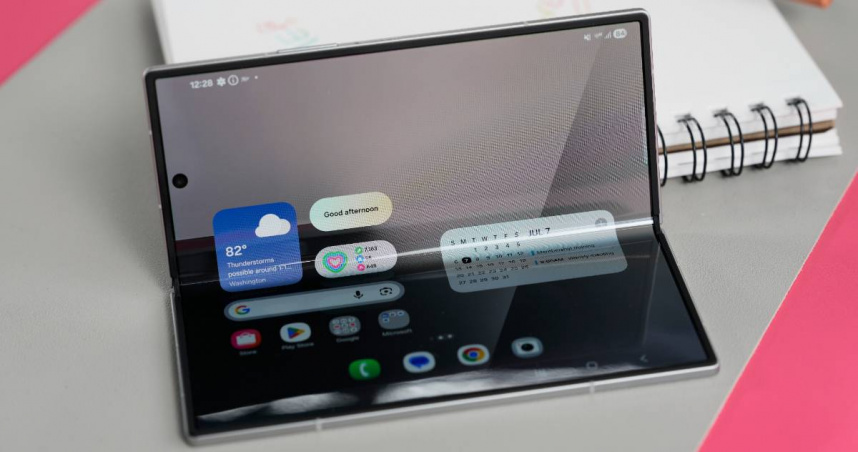 蘋果首款折疊iPhone傳明年登場　定價高達1999美元