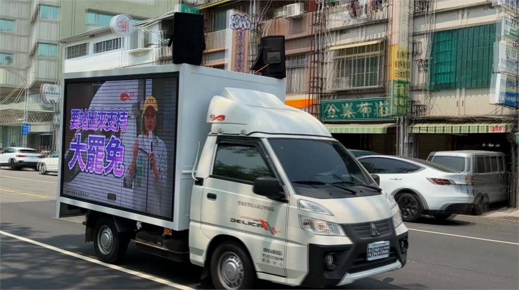 獨／加強大罷免宣傳力道！　邱議瑩宣傳車沿街催連署書