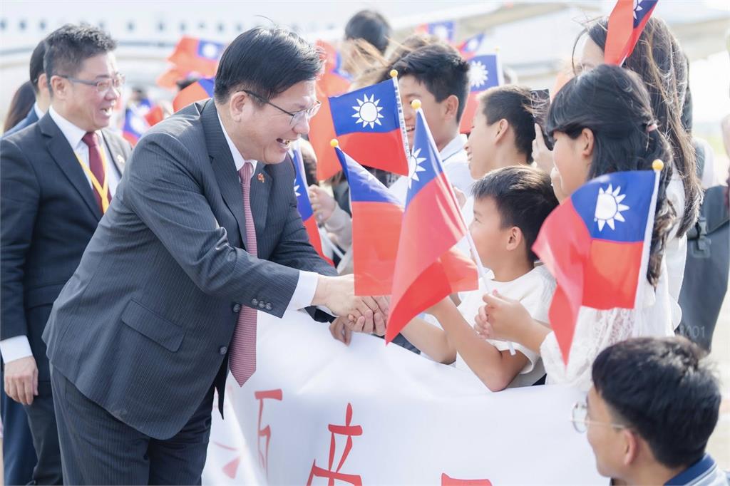 快新聞／林佳龍報平安！率特使團抵達史瓦帝尼　感謝僑胞熱情迎接