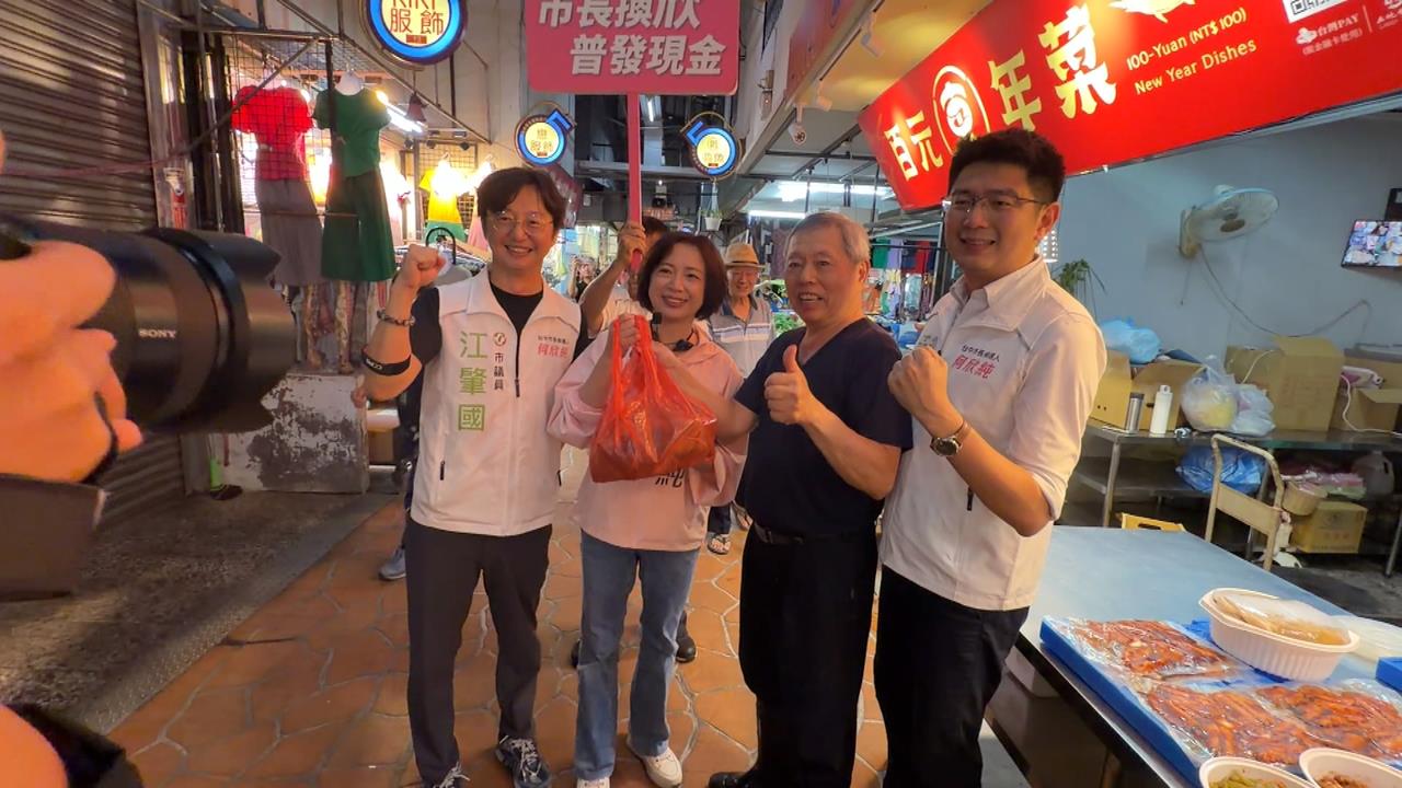 何欣純跑市場獲贈「包中」　端午搶票！江啟臣取午時水