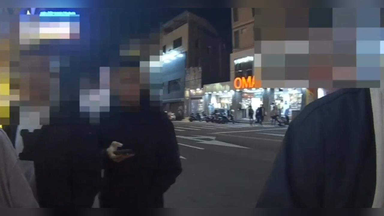 就是你! 男涉詐欺遭通緝 被逮過程"直播大放送"