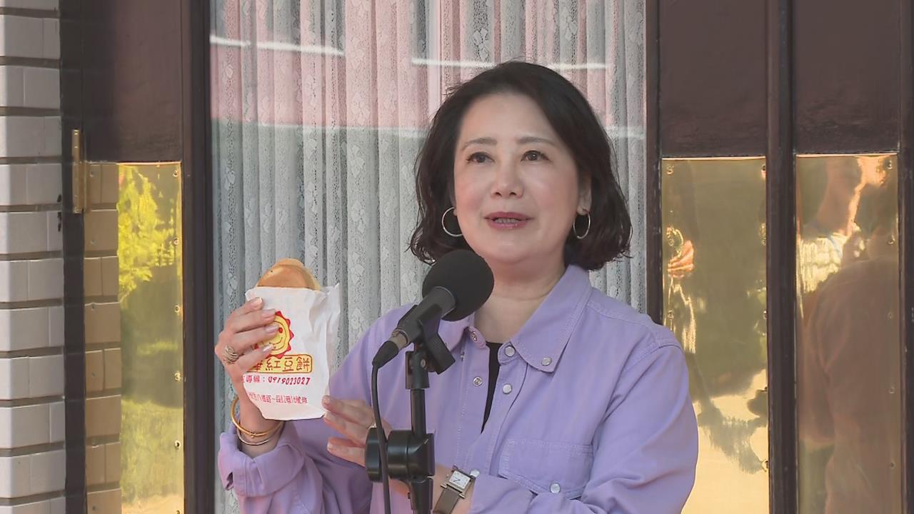 快新聞/吳思瑤送紅豆餅!賀台美貿易協定簽署 示警在野反對MOU恐怖下場