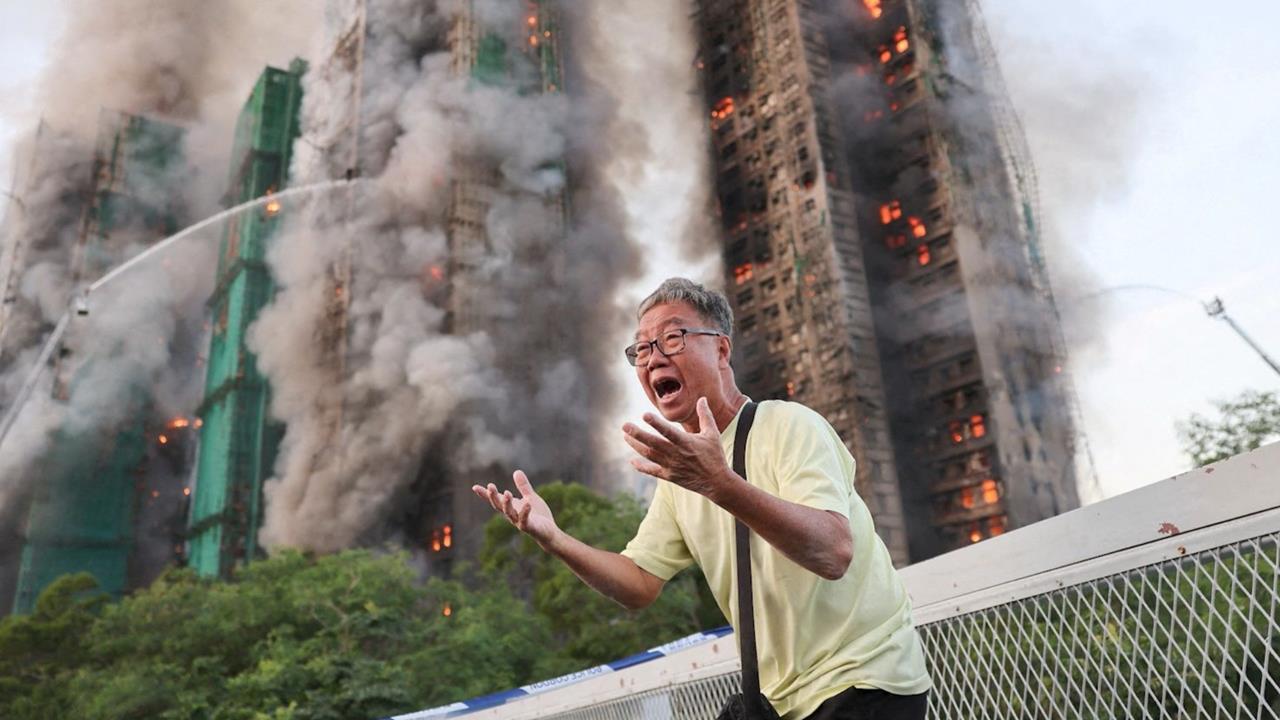 香港大火／宏福苑五級火警55人死亡！71歲翁心碎痛哭：妻子還在屋內…