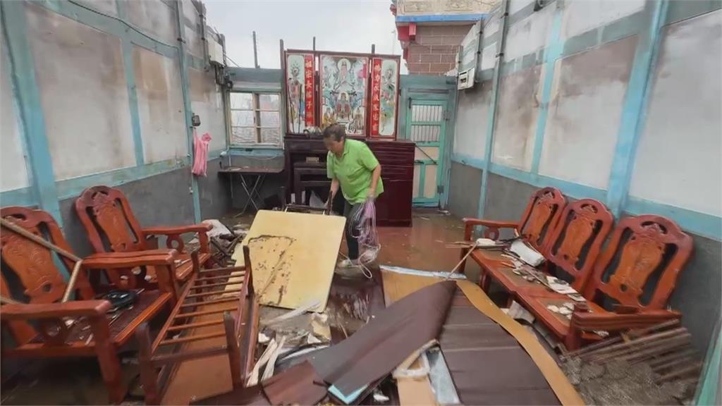 丹娜絲颱風重創台南　後壁土溝里三合院屋頂被吹飛