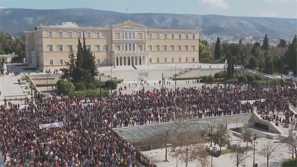 抗議火車對撞事故釀57死　希臘民眾喊上街示威要總理下台
