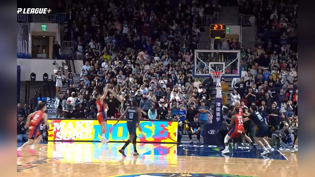 PLG(影)/「夜王」盧峻翔1.7秒準絕殺!領航猿1險勝勇士延續開季11連勝紀錄