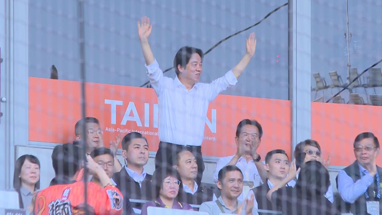 快新聞/逾2.3萬人!中職亞太主球場開幕戰創紀錄 「獅迷」賴清德現身