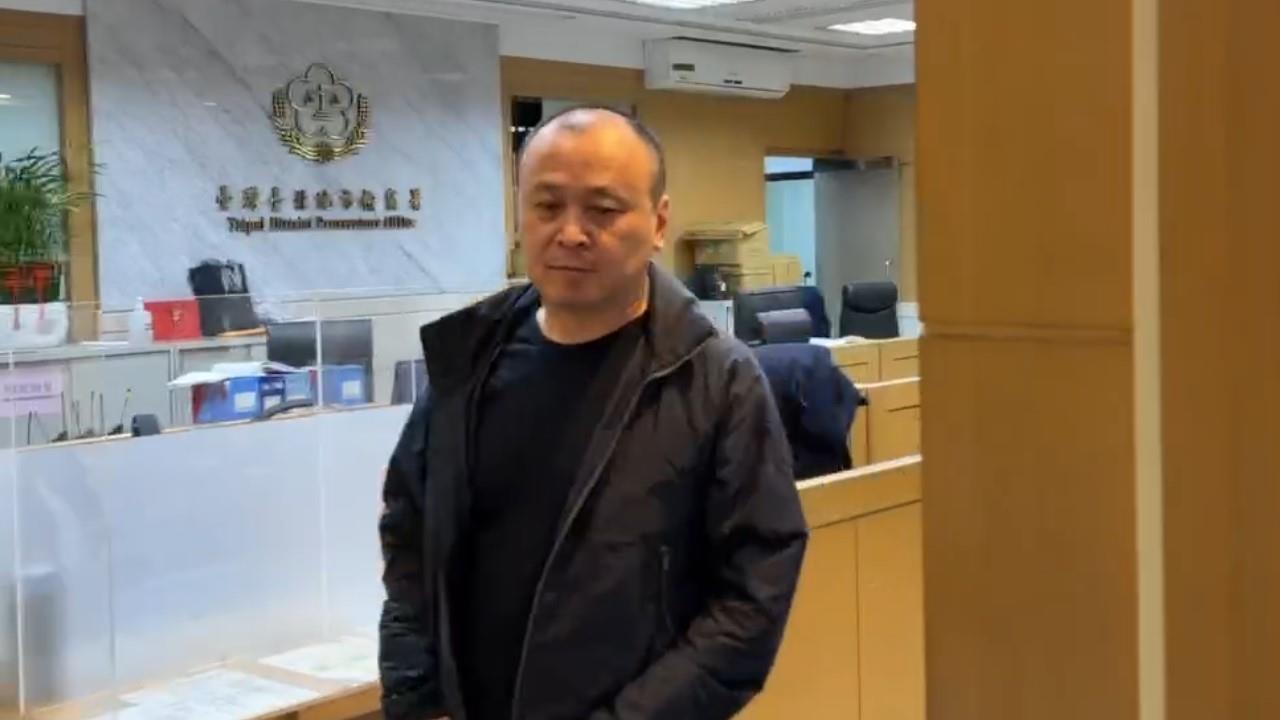 快新聞／生財有道？新北刑大小隊長「上班時間賣洋酒」還報加班費　50萬交保候傳