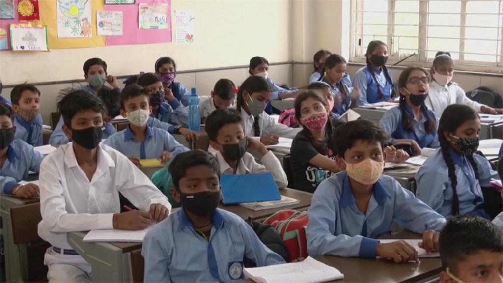疫情＋通膨夾殺　印度父母將小孩轉公立學校