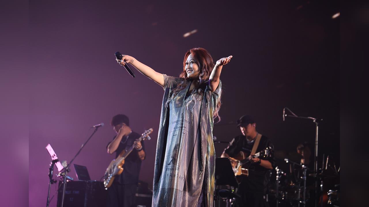 家家迷因發文被網笑「A-Lin又給飲料」？ 內容釣五月天阿信嘲1句她急解釋