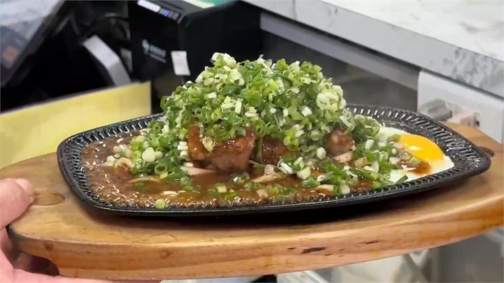 青蔥價格飆！高雄餐廳「蔥爆牛排」照賣　老闆：賣一份虧一份