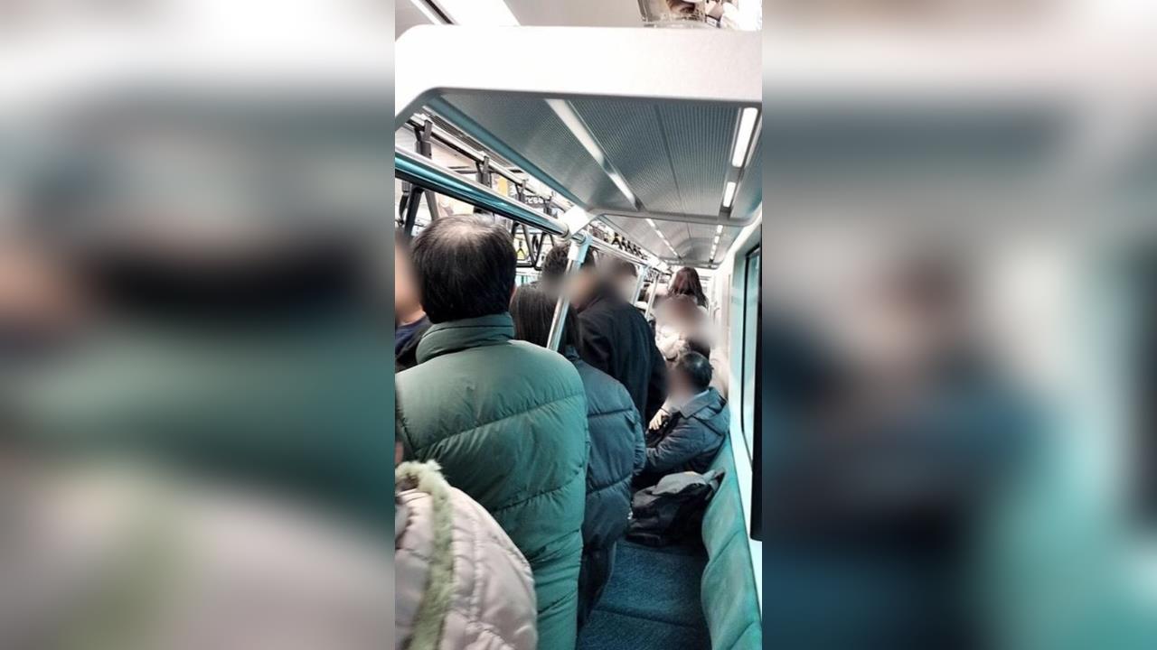 快新聞/東京JR出事了!17歲少年車廂揮舞剪刀 警方當場逮捕