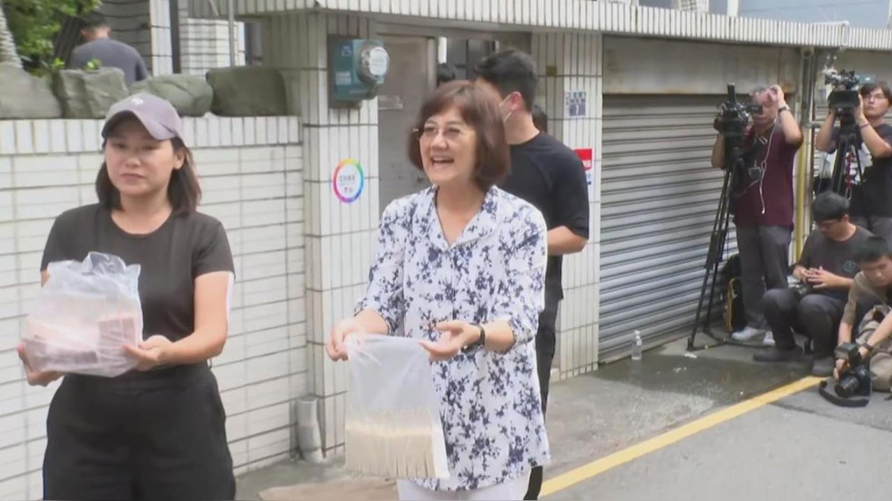 快新聞/證實豪掏千萬救哥哥 柯美蘭迎柯文哲後「樂發冰棒給記者吃」