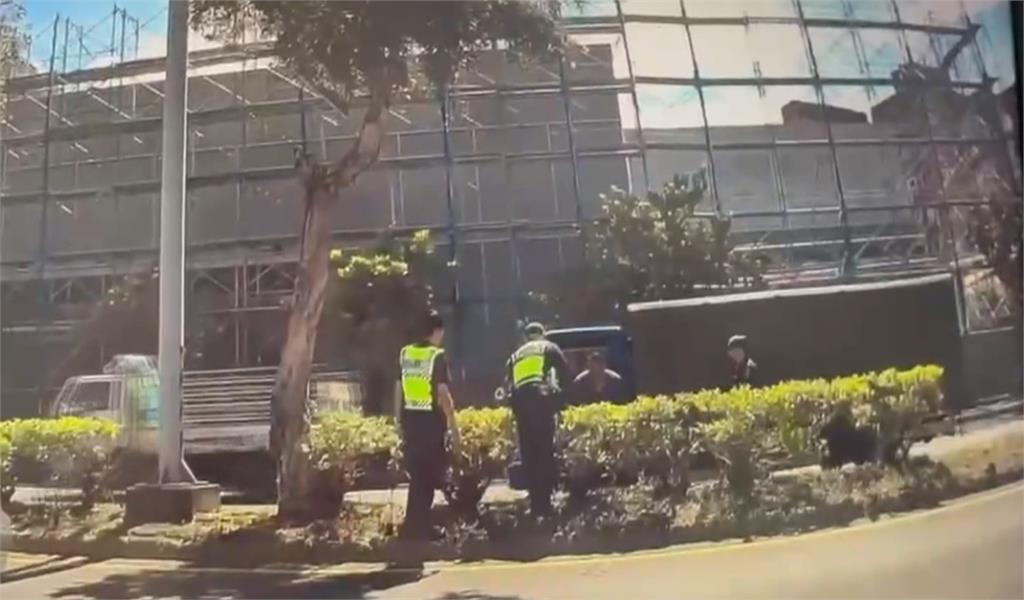 與同事開車外出工作爆衝突　副駕嫌「開太慢」竟拿美工刀劃傷同事