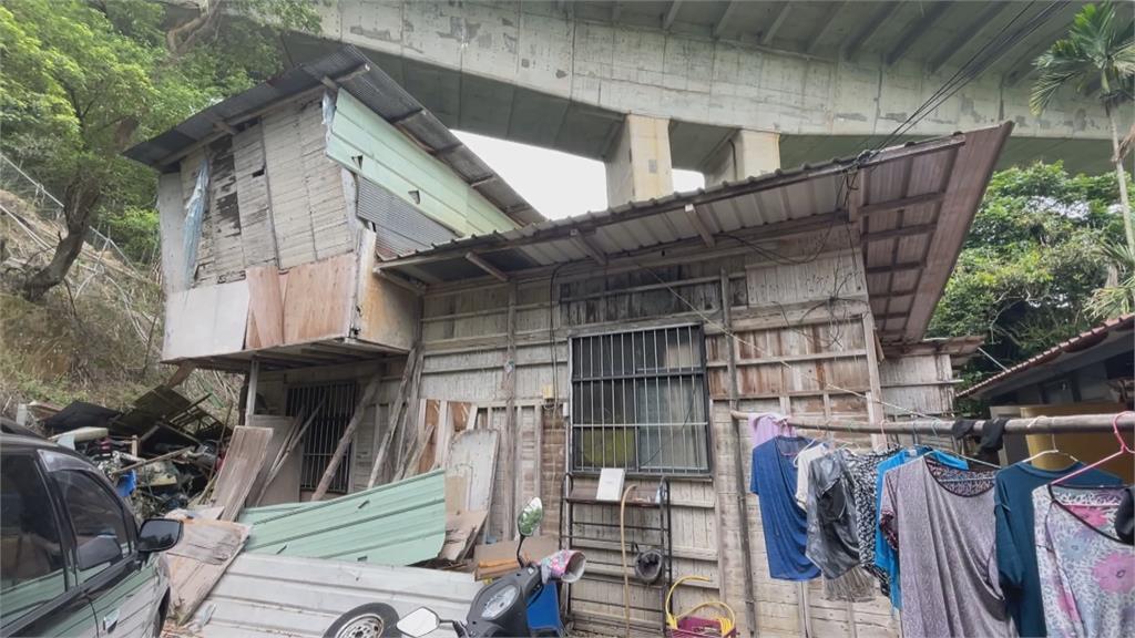 一家三口住板模木屋　女屋主糖尿病截肢又失明