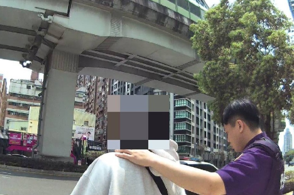 囂張面交車手假冒兒子　陪領款警識破身分攔118萬元