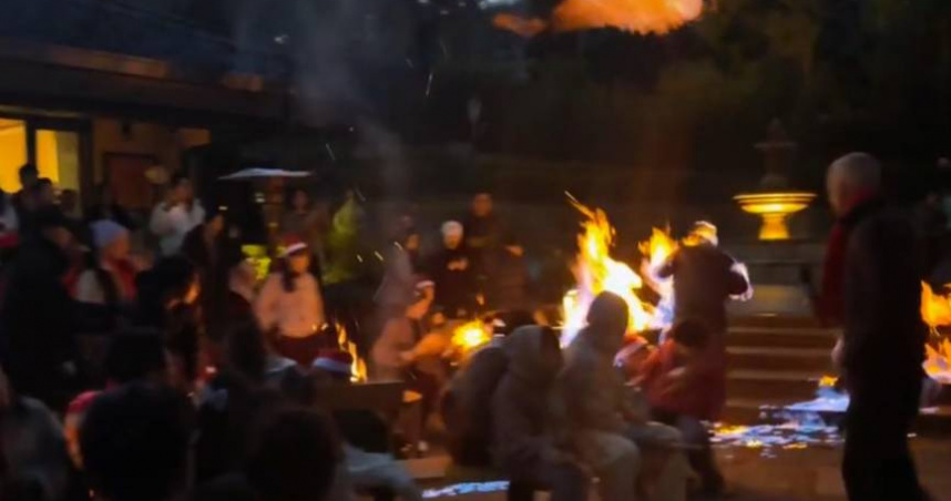 陸豪華渡假村聖誕點燈！現場突竄火舌　「遊客遭點燃」燒成火球畫面曝