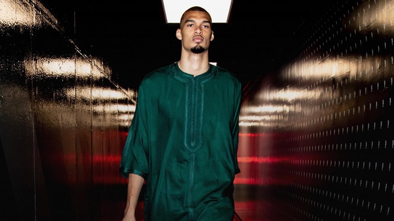 NBA(影)/真有少林之力?文班亞馬「神秘僧侶裝」隊友看了都怕 大型雙十逼出G7