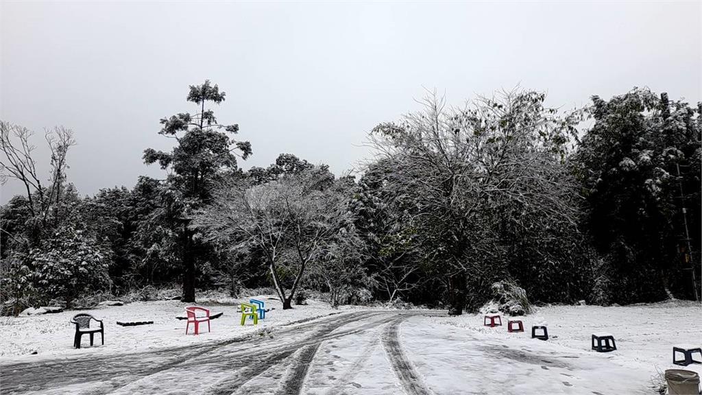 快新聞／烏來下雪了！　銀白世界絕美畫面曝光