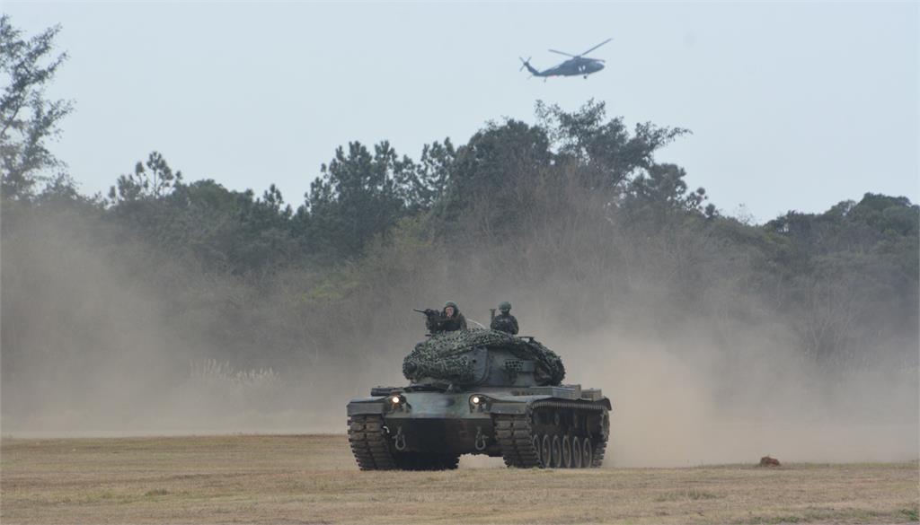 陸軍聯兵營首度秀戰力　機步、戰車納陸航特遣隊保護關鍵設施
