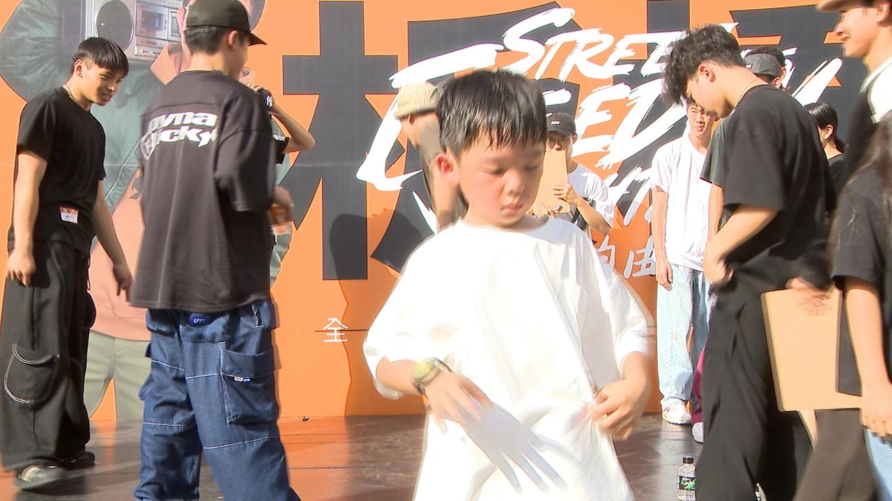 第三屆板橋自由式街舞比賽 綠委張宏陸合體舞團尬舞