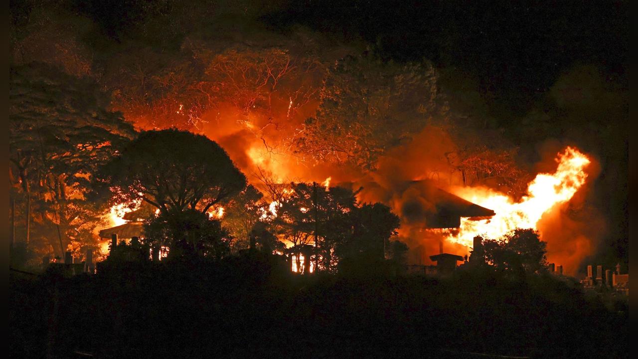 日本大分縣佐賀關傳大火！　延燒面積近5公頃、毀170房