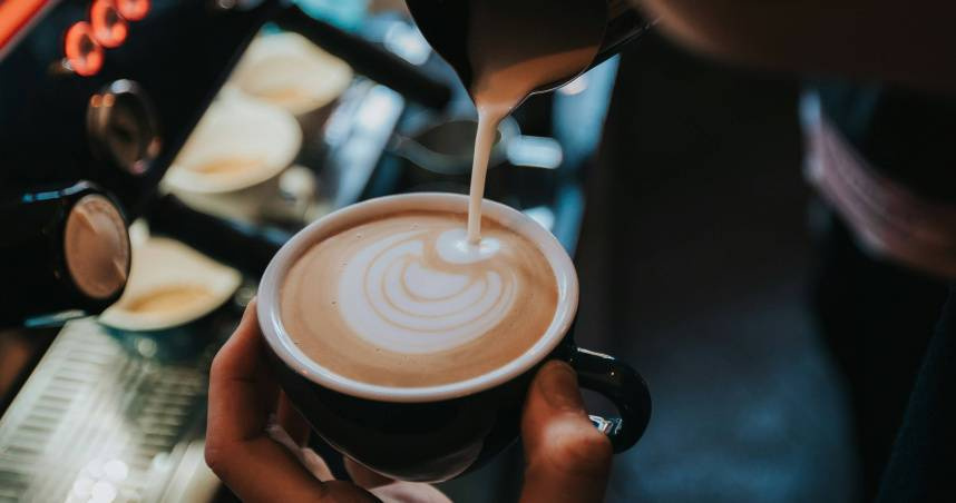 比馬斯克有錢10萬倍?刷禮物卡驚見餘額「63千兆英鎊」 她嚇到不敢用