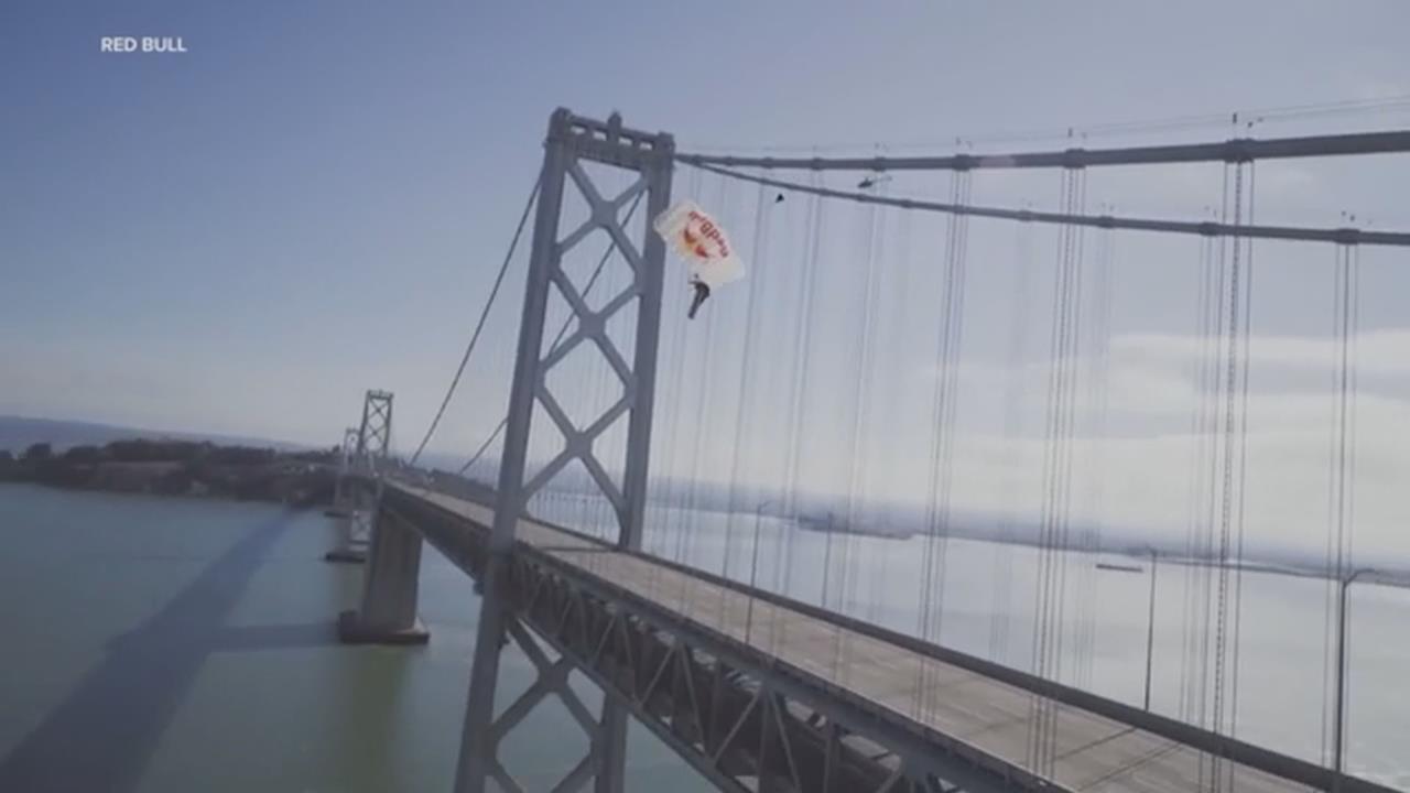 極限特技！　「高空衝浪」滑行舊金山海灣大橋懸索