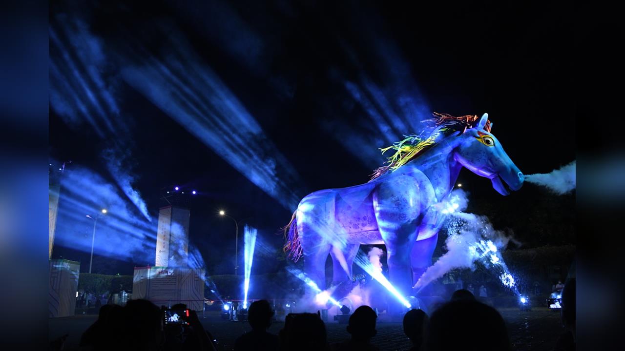 10米高巨型雨馬震撼登場　親子劇燈光秀齊發點亮嘉義