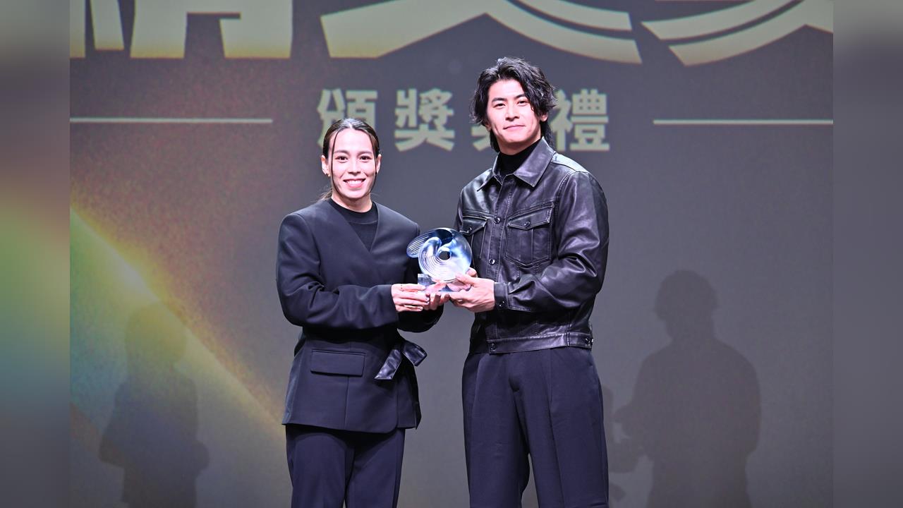 精英獎(影)／「台灣隊長」陳傑憲魅力無法擋！獲年度最佳男運動員獎身穿帥氣皮衣領獎