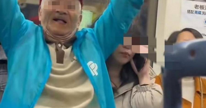 老翁搭地鐵不甩讓座硬坐女乘客大腿 一臉猥瑣連旁人都氣炸:法治社會救了你
