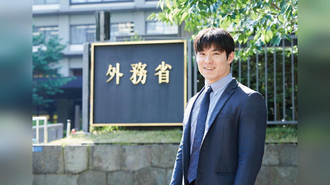 快新聞／日本最年輕知事！石田嵩人35歲勝選　帥氣外型引關注