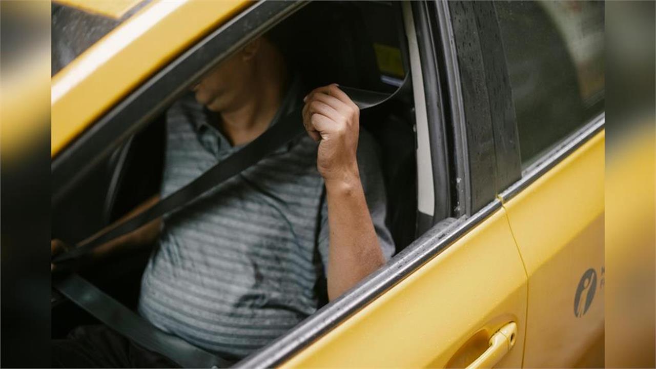 同車友人忘繫安全帶挨罰1500元誰出?網教1招自保又不傷感情!