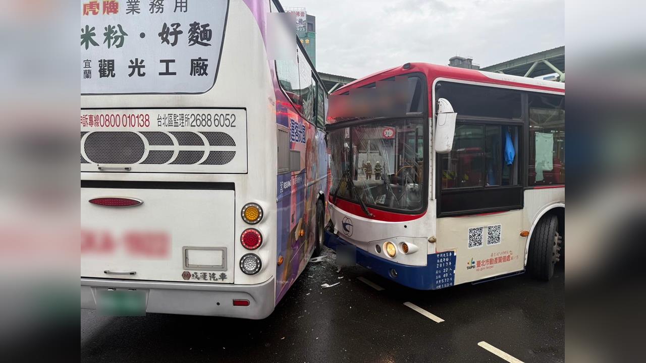 快新聞/北市公車攔腰撞上國道客運 1女頭部撕裂傷送往馬偕急救