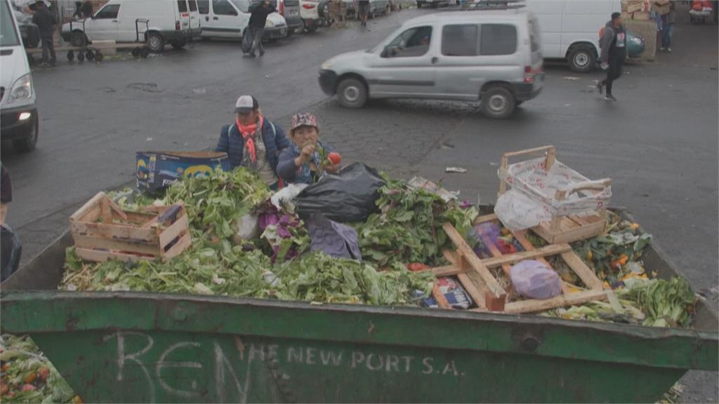 阿根廷物價飛漲　民眾跑市場「撿菜吃」充飢