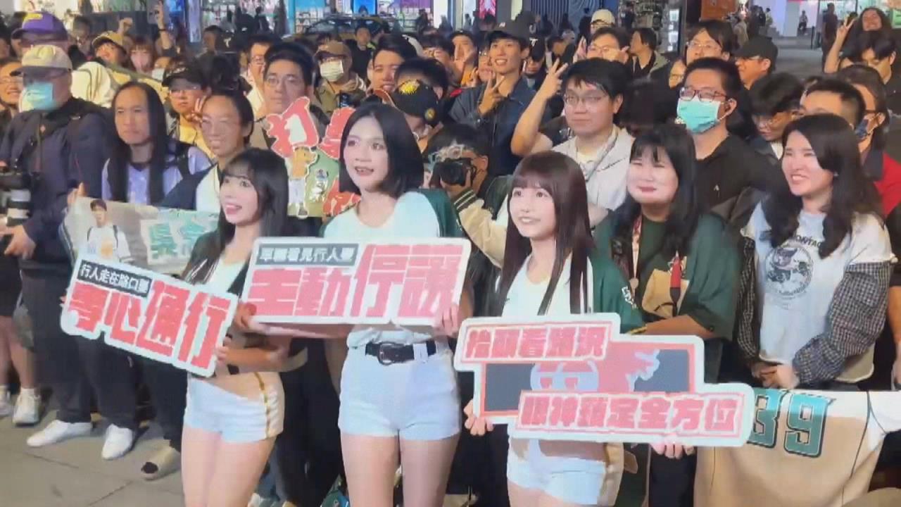 西門町快閃活動結合棒球應援　宣導正確用路行為