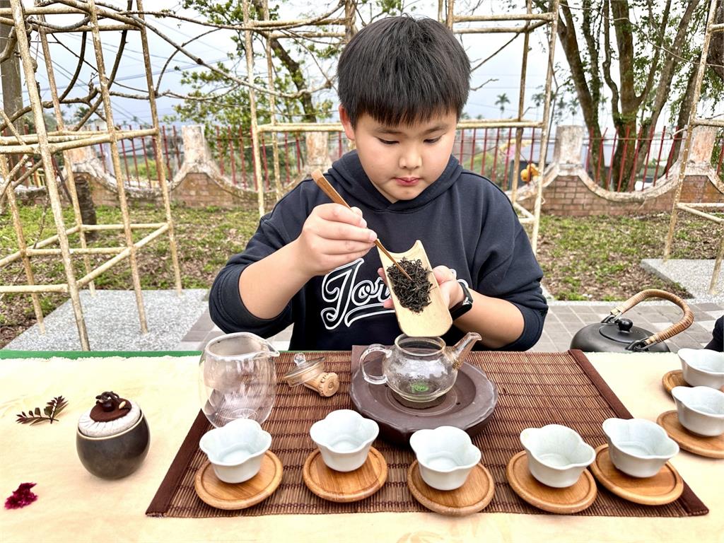 紫得衝一波!嘉義紫藤花季推小小泡茶師體驗、親子彩繪組