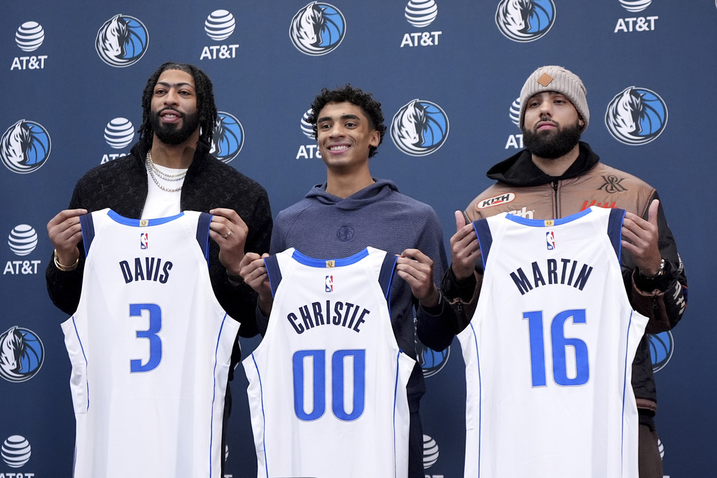 NBA(影)／獨行俠新「禁區神獸」首度公開亮相　承諾將帶給達拉斯球迷希望
