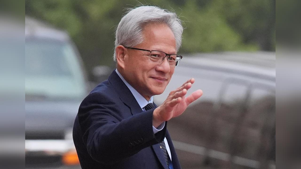 快新聞／川習會最帥型男是他！「這名人」回眸揮手畫面曝光　全球首富也現身